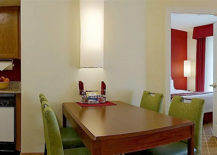 By Marriott University/medical Center 3*