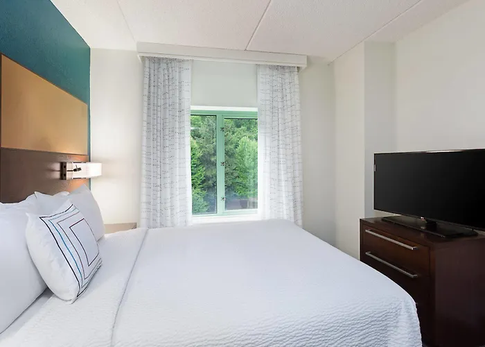 By Marriott University/medical Center 3* Pittsburgh